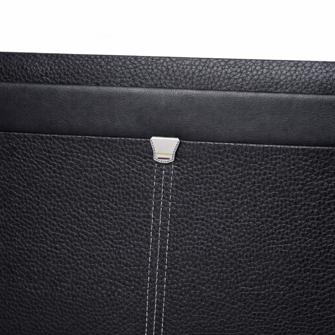 Close-up stiksels zwarte leren laptoptas