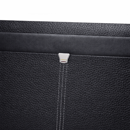 Close-up stiksels zwarte leren laptoptas
