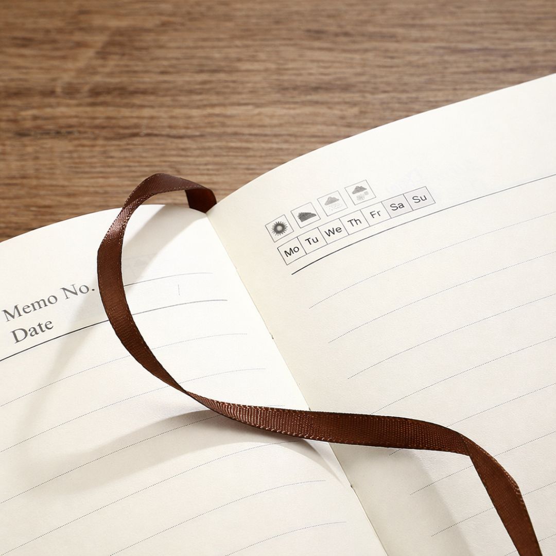 Notitieboek met leren boekenlegger